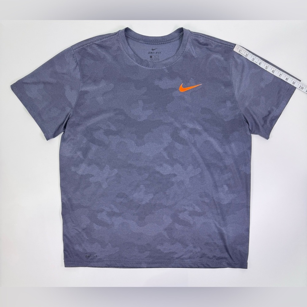 Nike Men's Camouflage Gray and Orange Tee - Picture 4 of 9